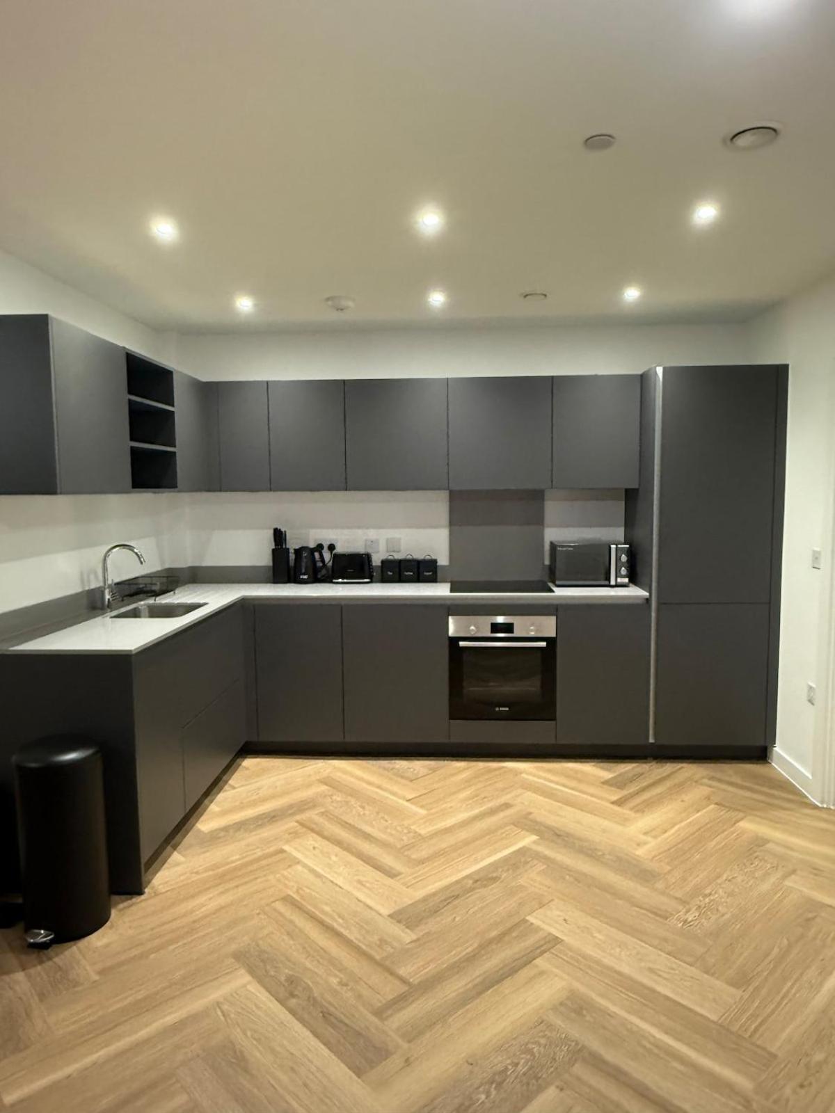 New! Modern 2 Bed In Centre Flat Apartment Birmingham